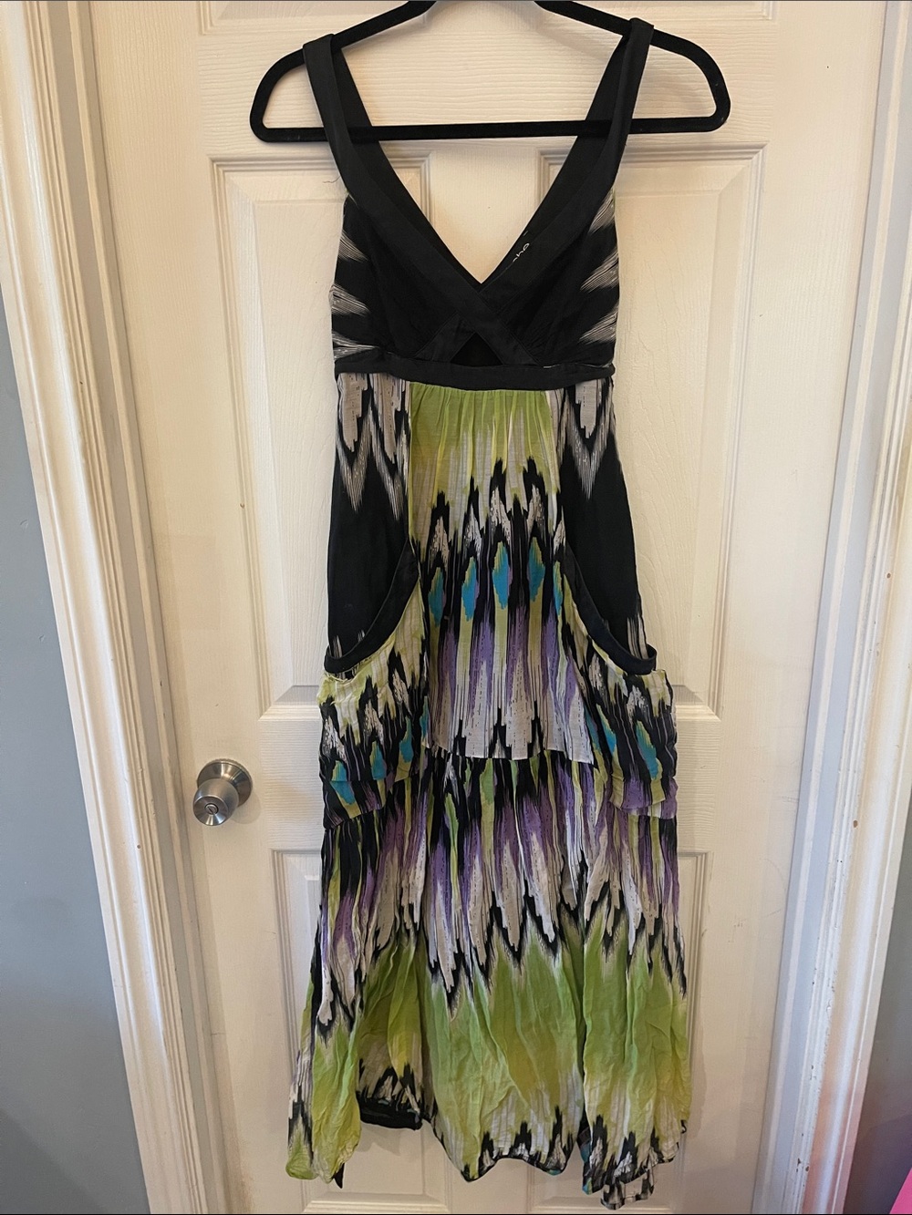 bebe gorgeous flowy cotton silk vneck maxi dress with lots of unique details